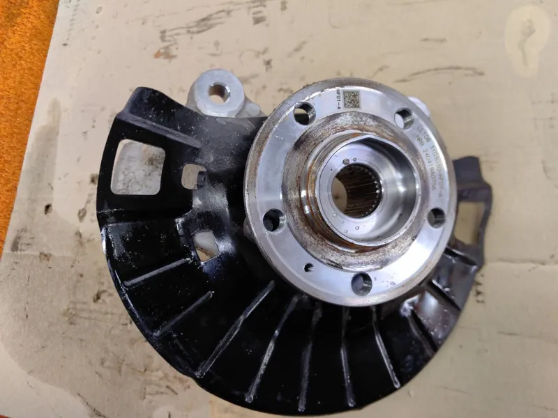 Кулак поворотный