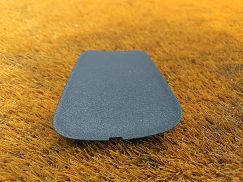 Обшивка двери багажника