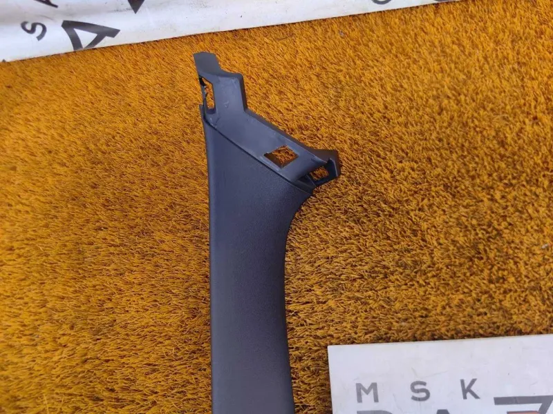 Обшивка двери багажника