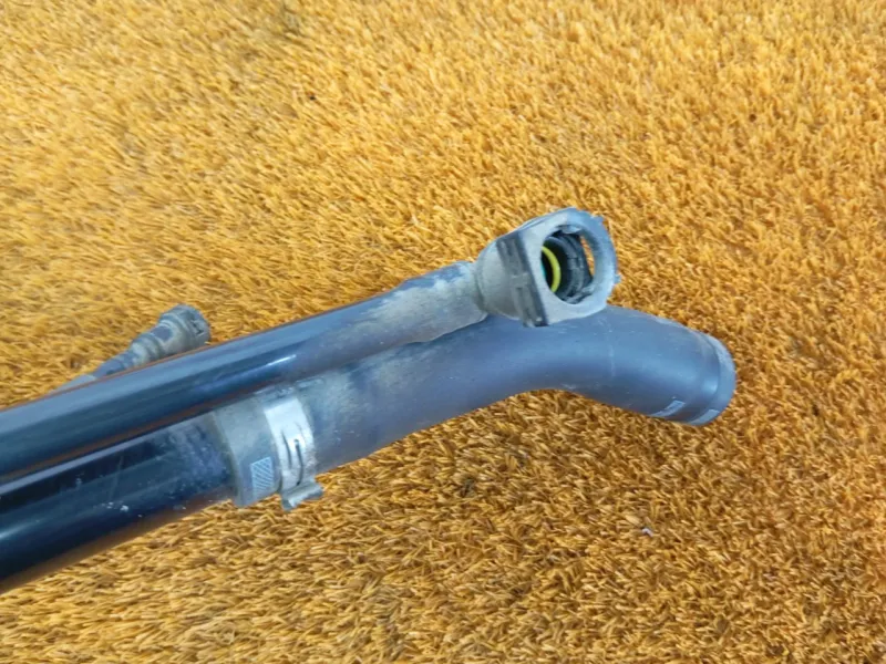 Горловина топливного бака