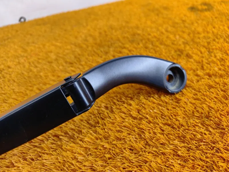 Поводок стеклоочистителя лобового стекла