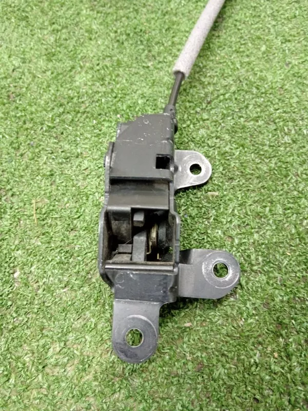 Замок багажника