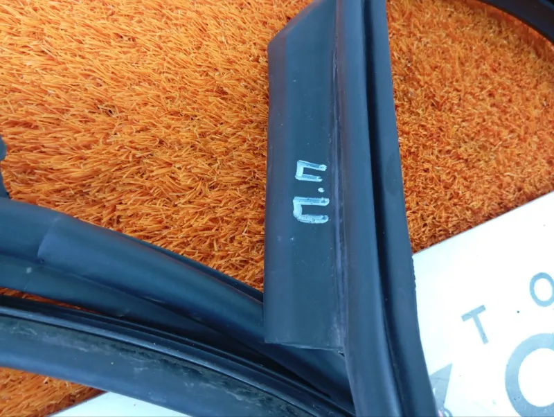 Уплотнитель двери