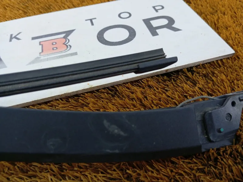 Поводок стеклоочистителя багажника