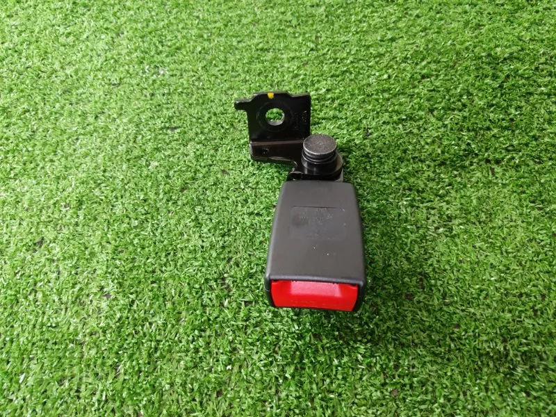 Ответная часть ремня безопасности