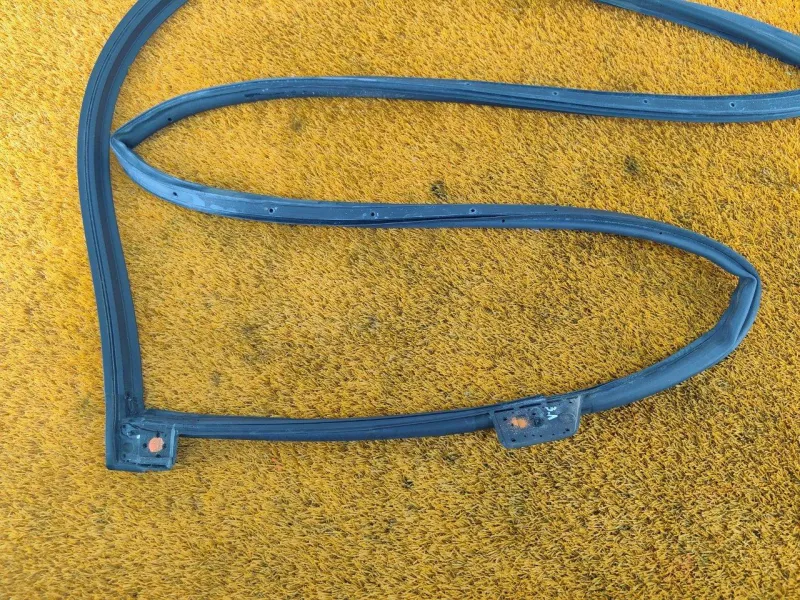 Уплотнитель двери