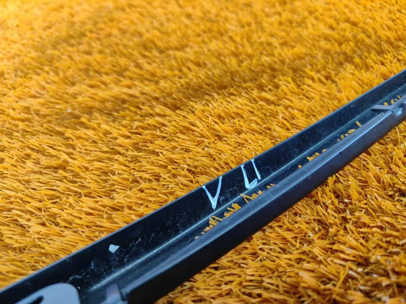 поводок стеклоочистителя