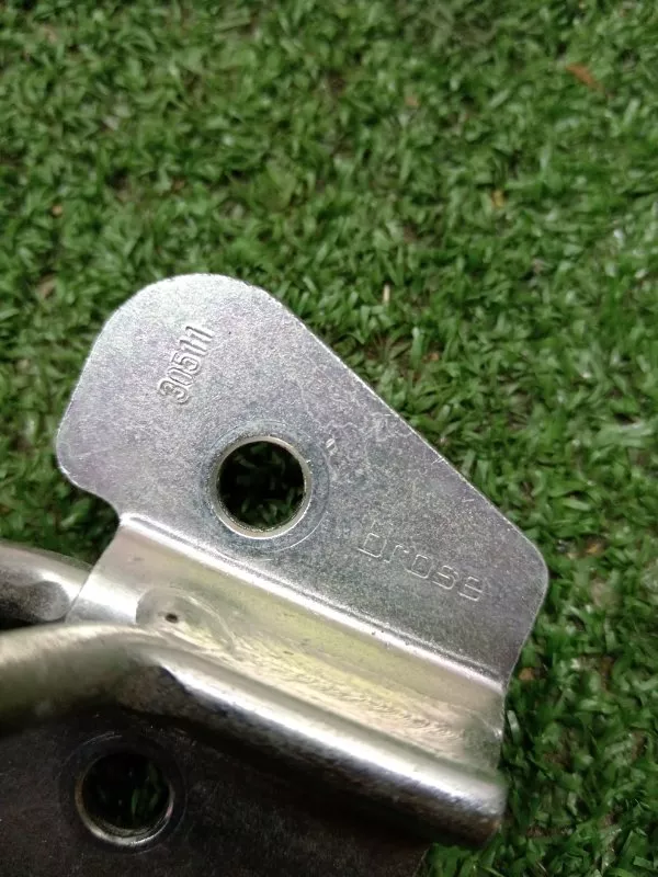 Ответная часть замка багажника