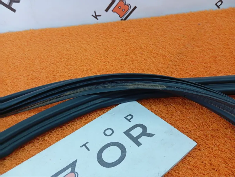 Уплотнитель багажника