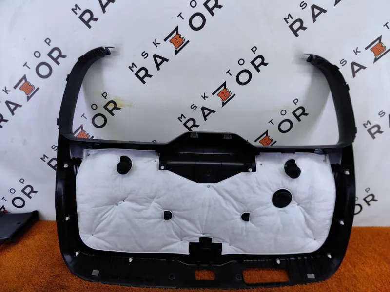 Обшивка крышки багажника