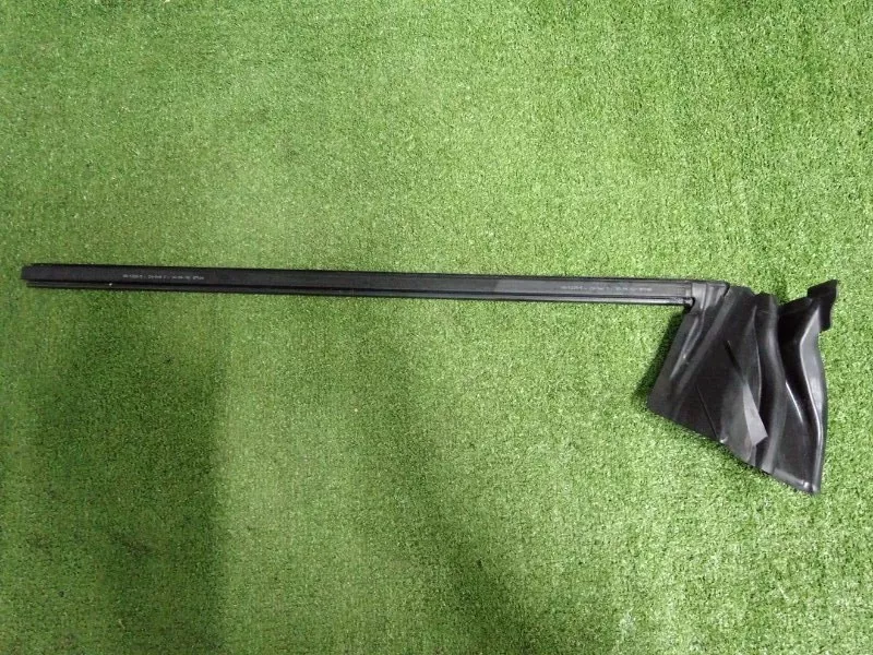 Уплотнительная резинка боковой двери