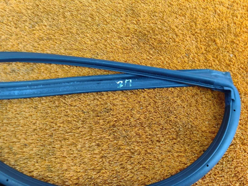 Уплотнитель двери