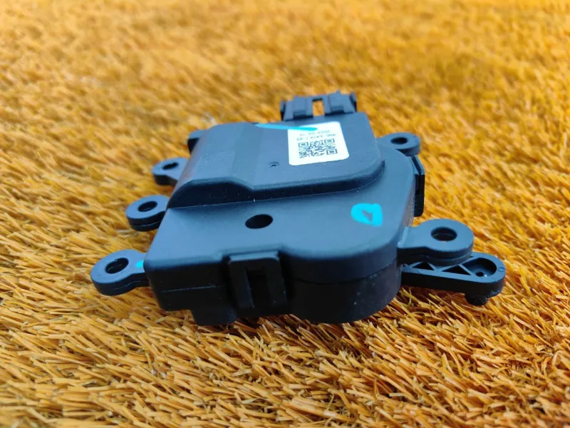 Сервопривод заслонок печки