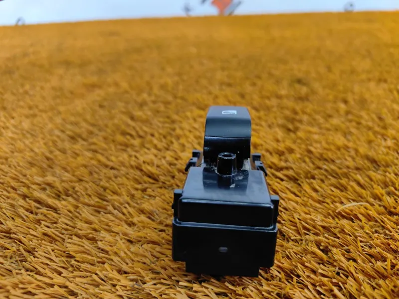 Кнопка стеклоподъемника