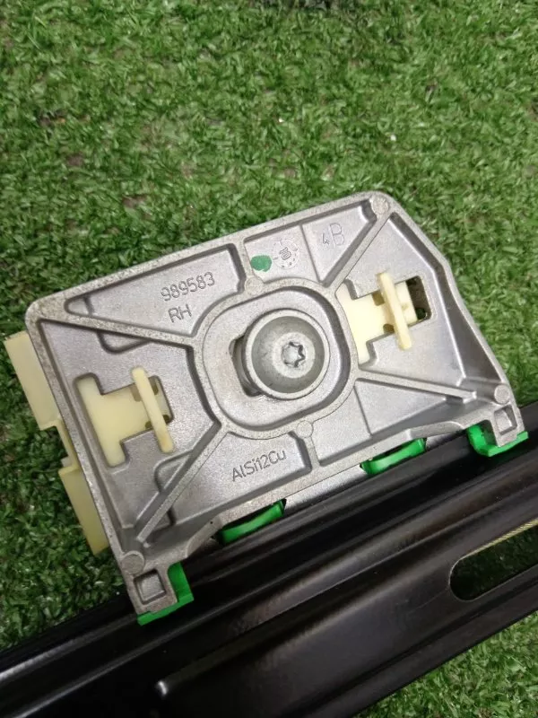 Стеклоподъемник Audi A4 2008 8K0839462A B8, задний правый