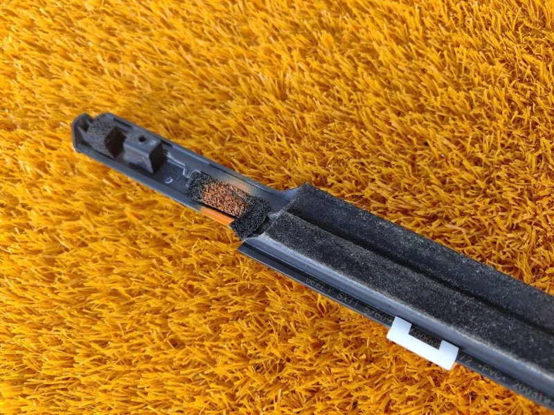 Уплотнитель стекла двери