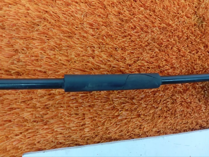 Упор капота