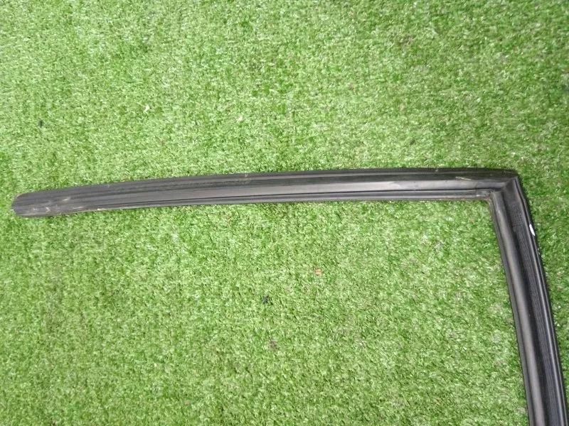 Уплотнитель стекла двери