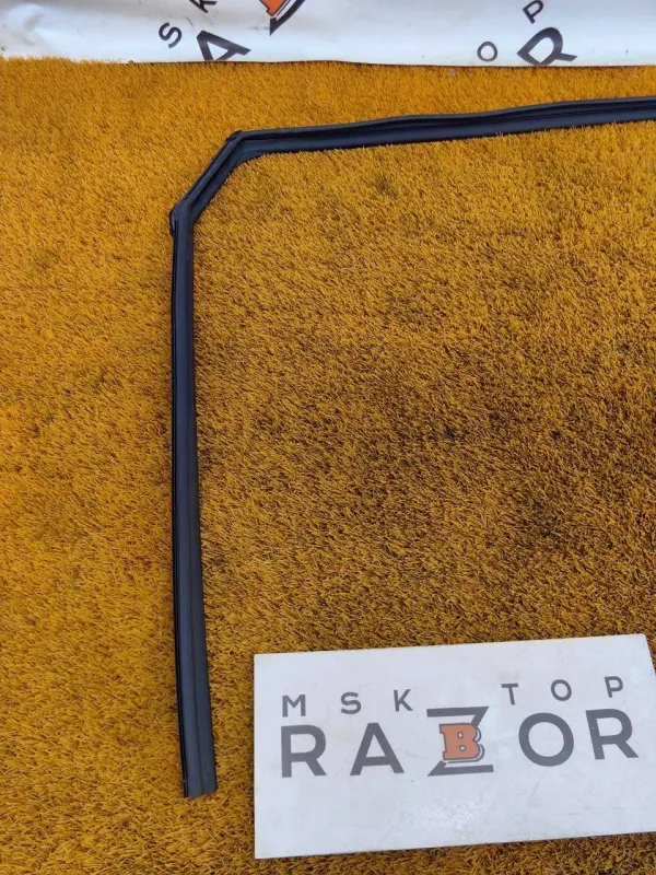 Уплотнитель стекла двери