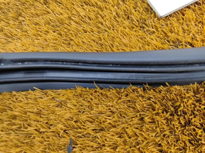 Уплотнитель проема двери