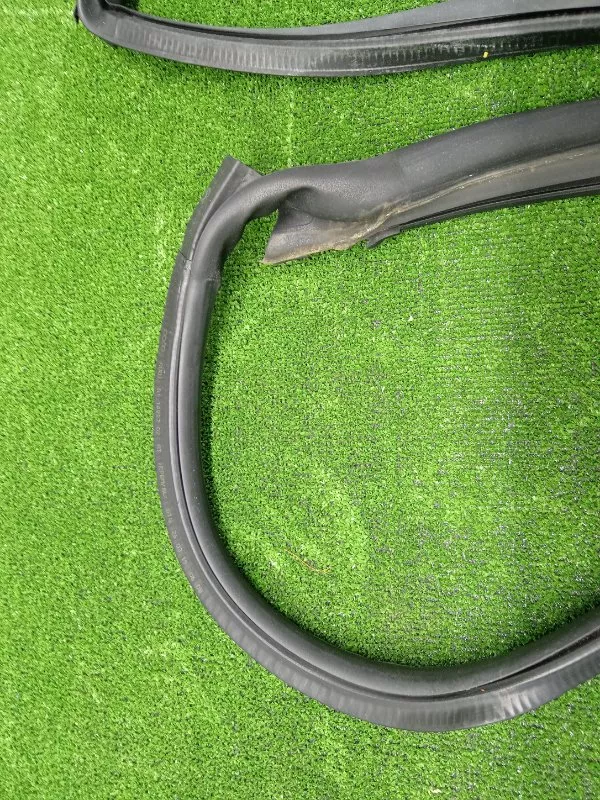 Уплотнитель двери