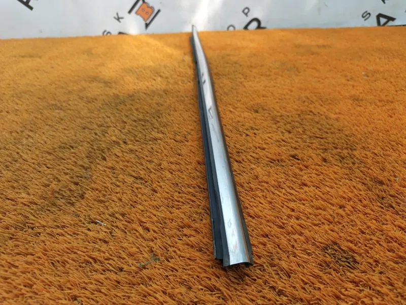 Молдинг стекла