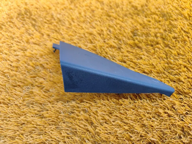 Уголок двери