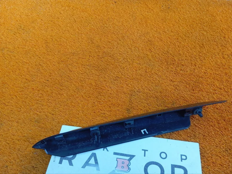 Молдинг на крыло