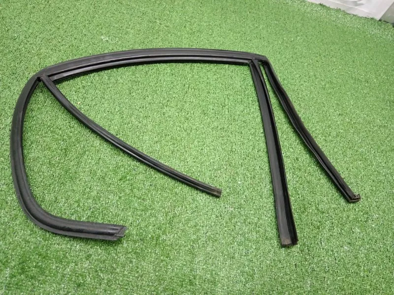 Уплотнитель стекла двери