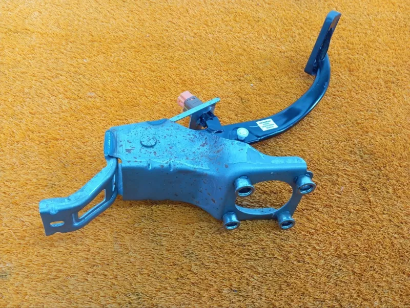 Педаль тормоза