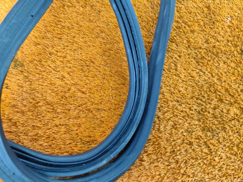 Уплотнитель багажника