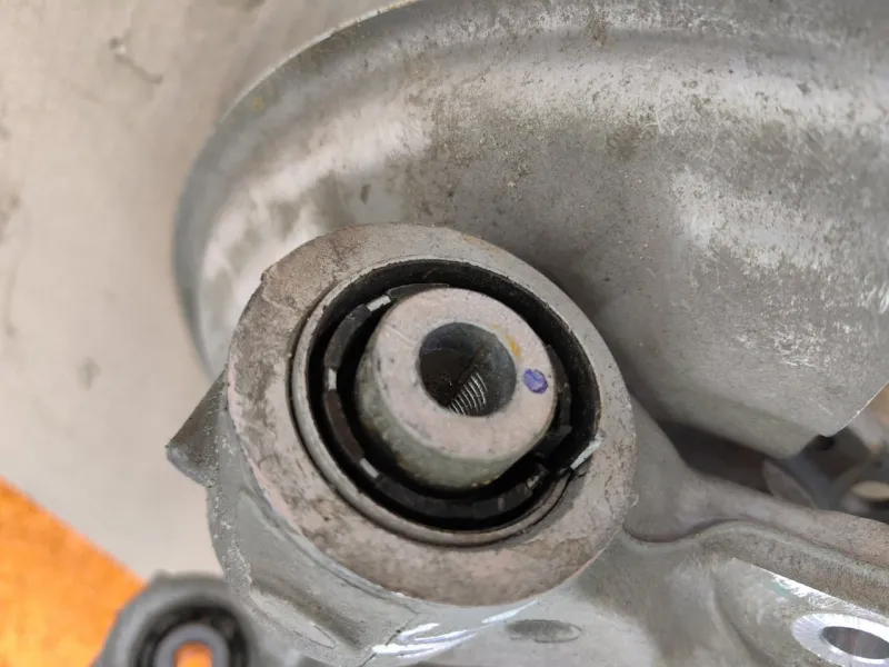 Кулак поворотный