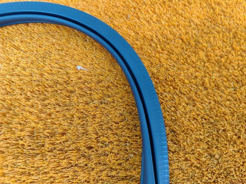 Уплотнитель проема двери