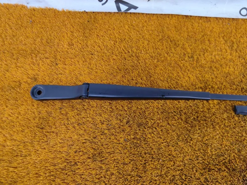 Поводок стеклоочистителя лобового стекла