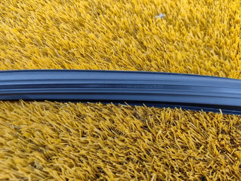 Уплотнитель стекла двери