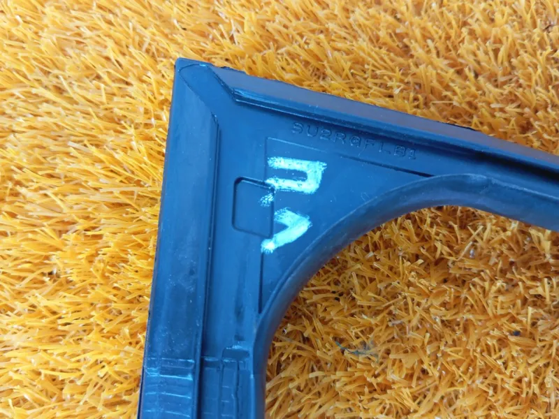 Уплотнитель стекла двери