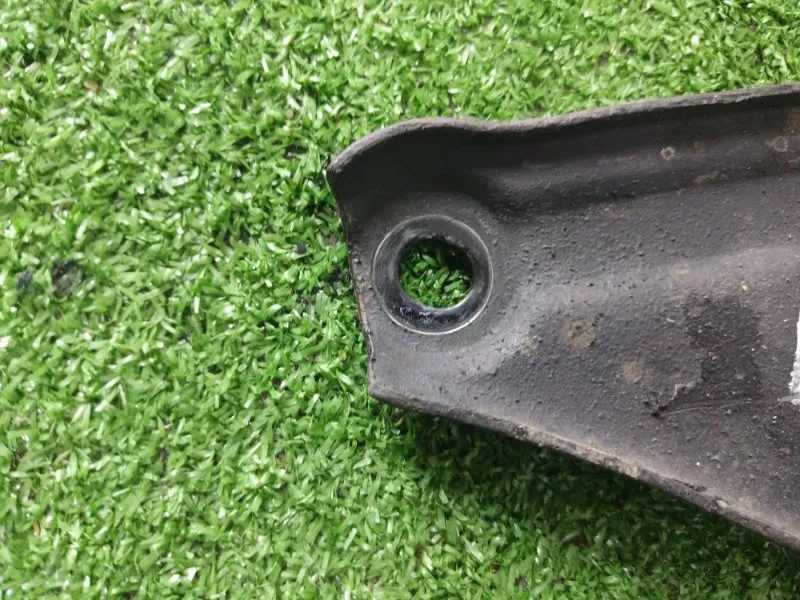 Крепление балки подвески