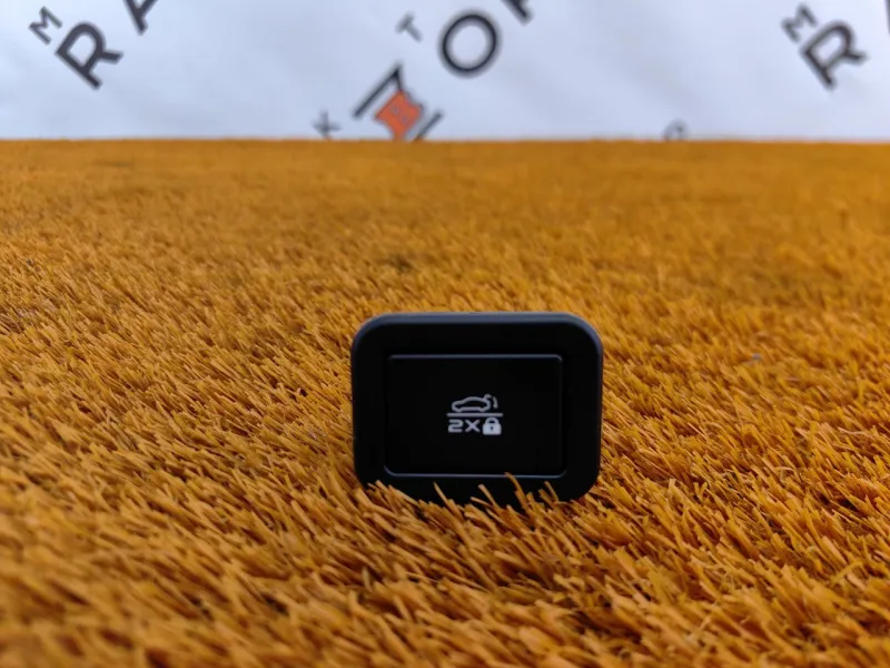 Кнопка багажника