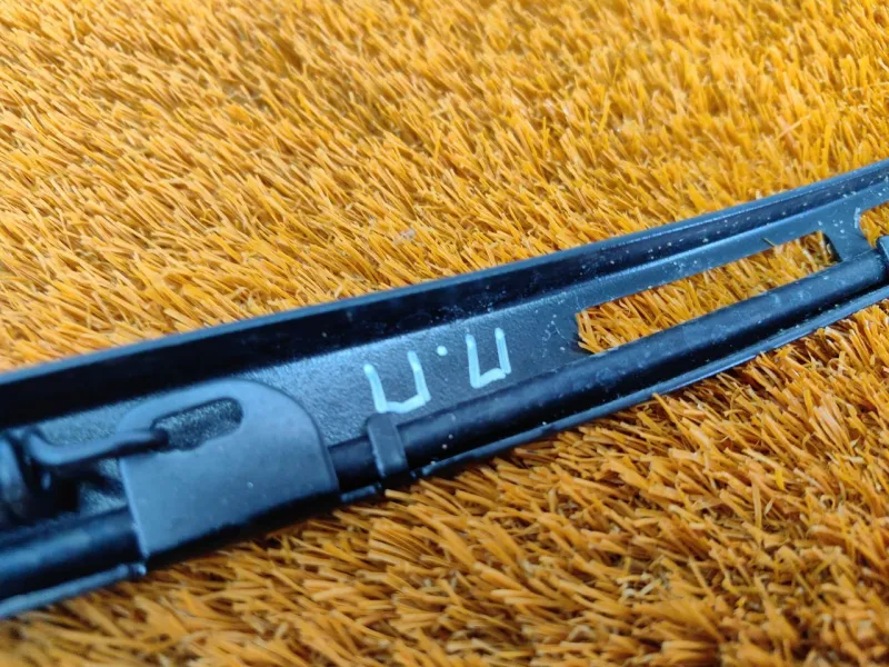 поводок стеклоочистителя