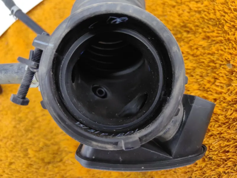 Патрубок воздушного фильтра