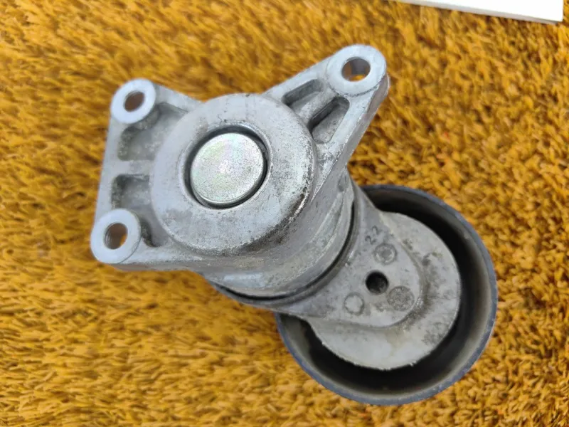 Натяжитель приводного ремня