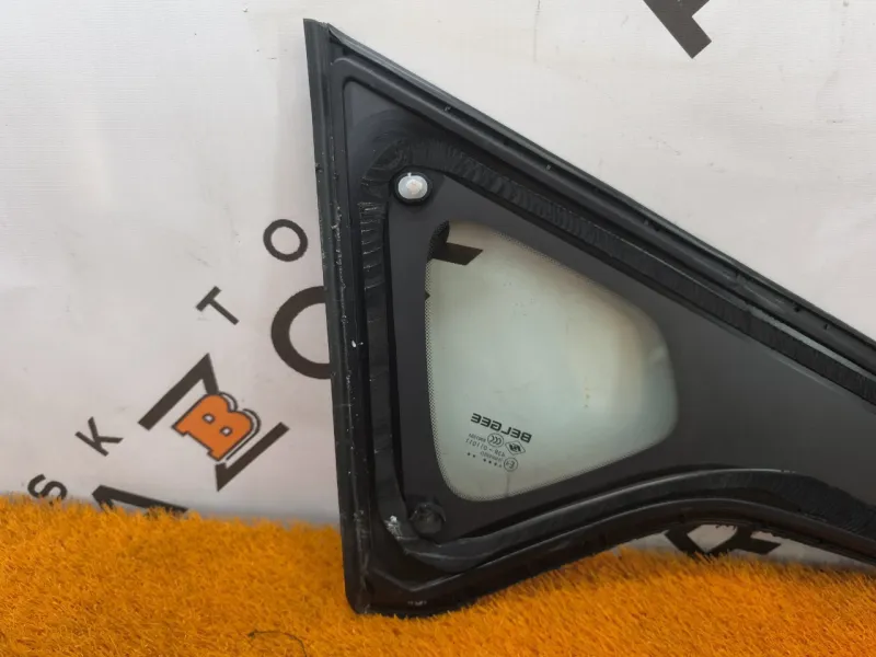 Форточка задняя