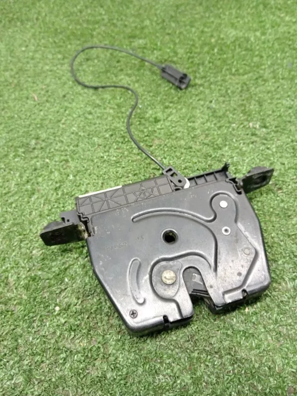 Замок багажника