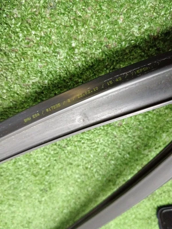 Уплотнитель стекла двери