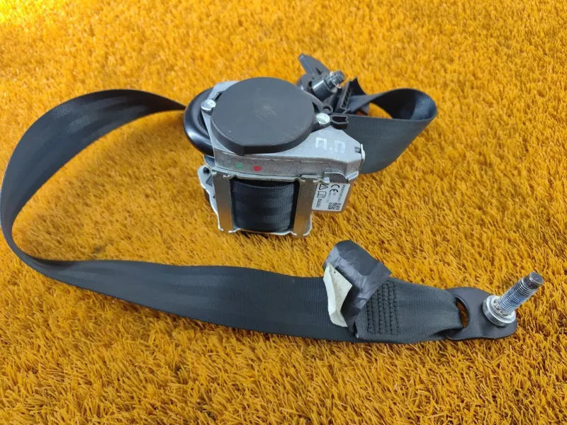 Ремень безопасности