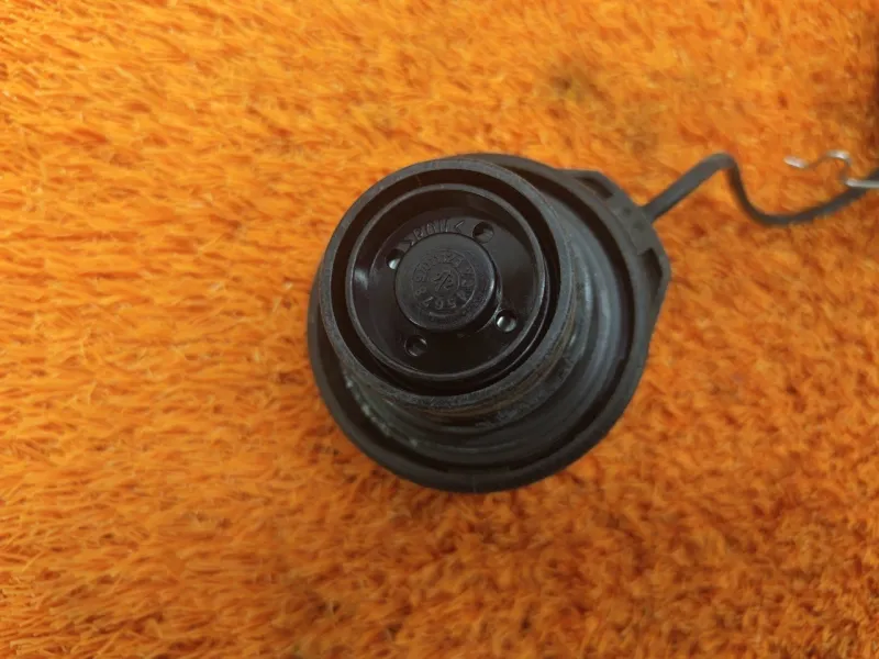 Лючок топливного бака