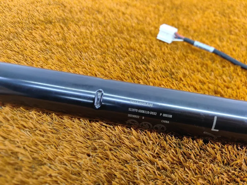 Амортизатор крышки багажника