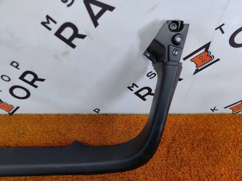 Обшивка двери багажника