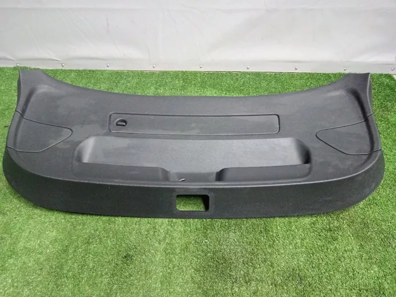 Обшивка двери багажника