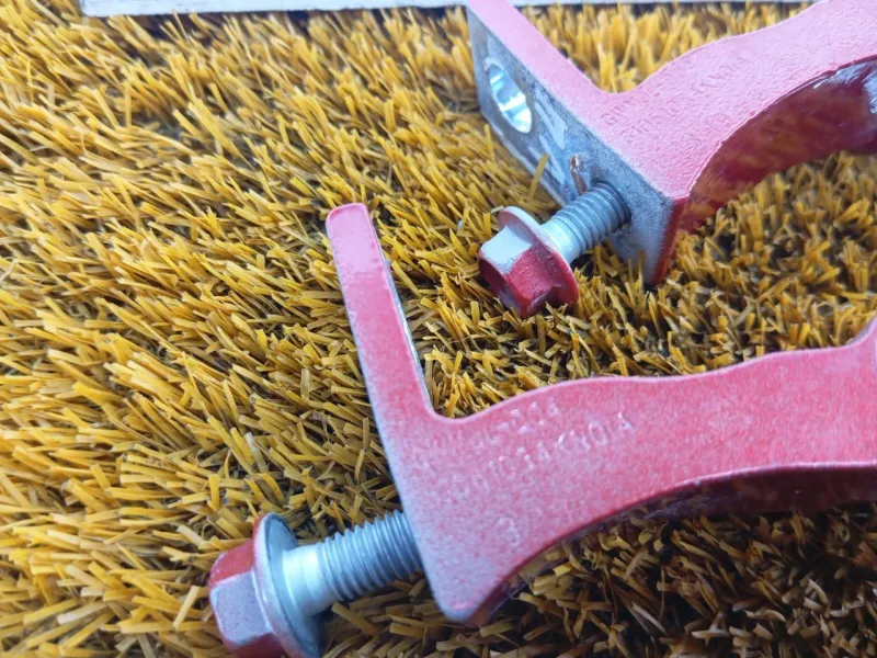 Петля двери